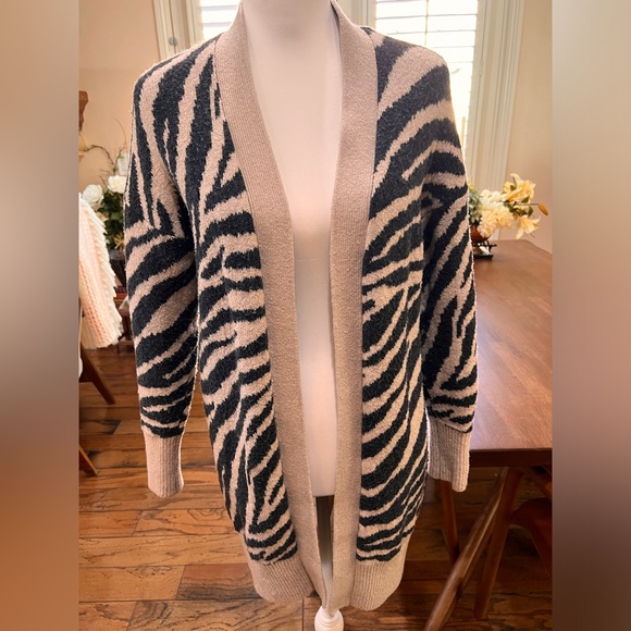 Yet Again Size XS Cardigan - Picture 1 of 6
